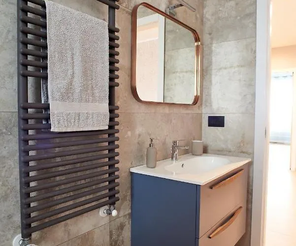 Ampio Bilocale Panoramico Ristrutturato Inalpi Arena - *