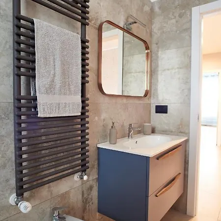 Ampio Bilocale Panoramico Ristrutturato Inalpi Arena - *